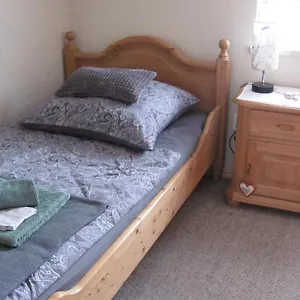  Privatunterkunft #2 Ruhiges Gemuetliches Ferienzimmer Mit 2 Einzelbetten Gemeinschaftsbad W-lan Airport Nah Late Night Check In Haus Nr 9,5